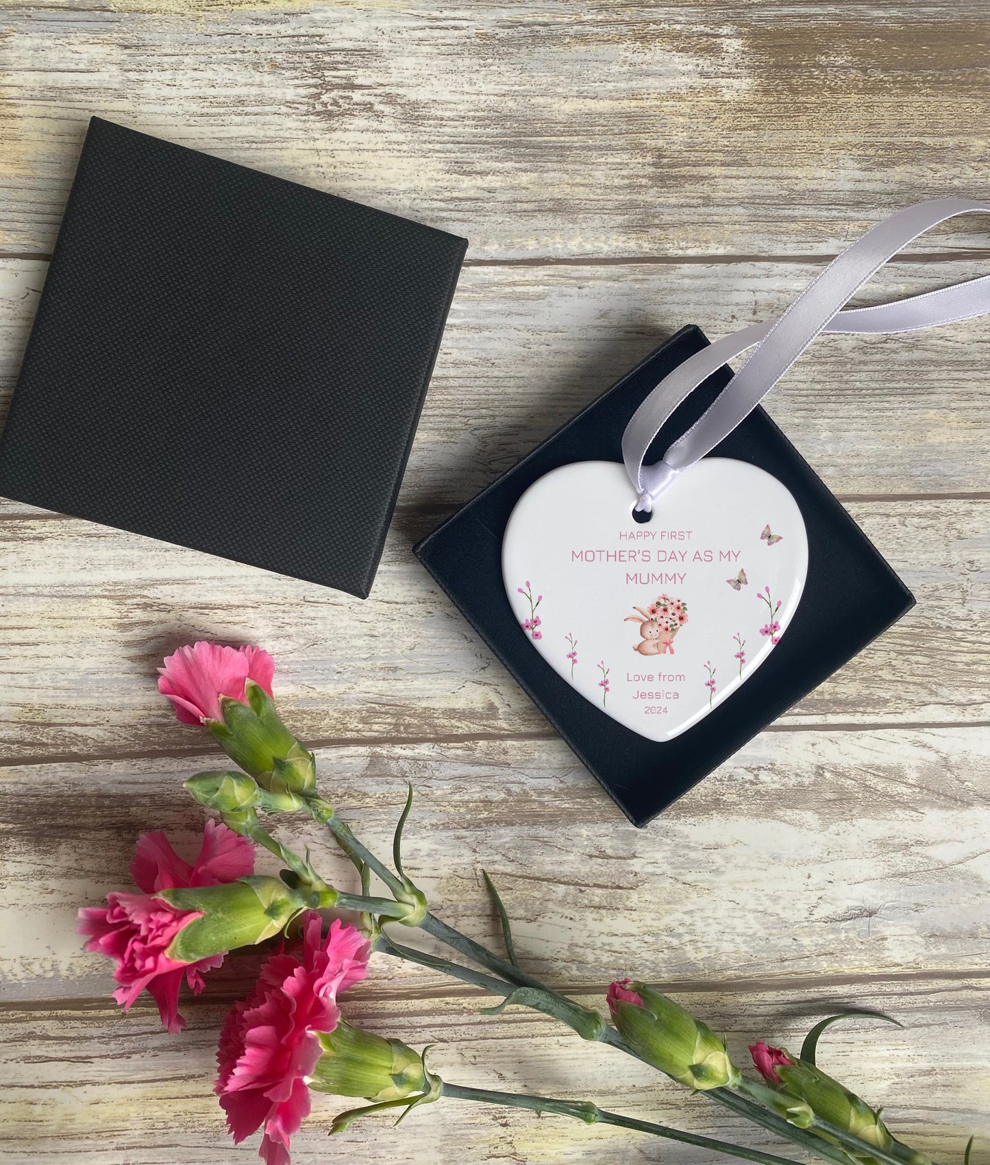 Personalised first Mother’s Day heart ornament for Mummy – custom ceramic keepsake with bunny and flowers – gift from baby daughter – sentimental Mother's Day 2024 gift