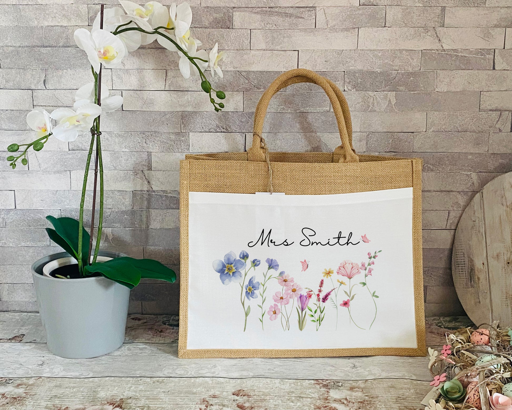 Personalised large teacher jute bag with a flower motif.